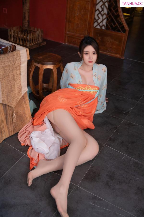 夏甜甜  [XiuRen]高清写真图 2022.10.28 No.5772 夏甜甜 古装美腿第11张图片